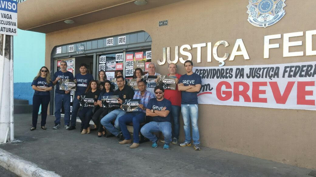 1a26.06.2015 A Subseção Judiciária em Uruaçu segue firme na greve